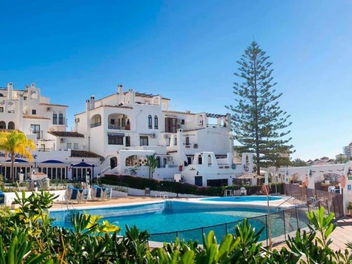 Splendida camera da letto a Pueblo Evita. Vista sul mare in Benalmadena