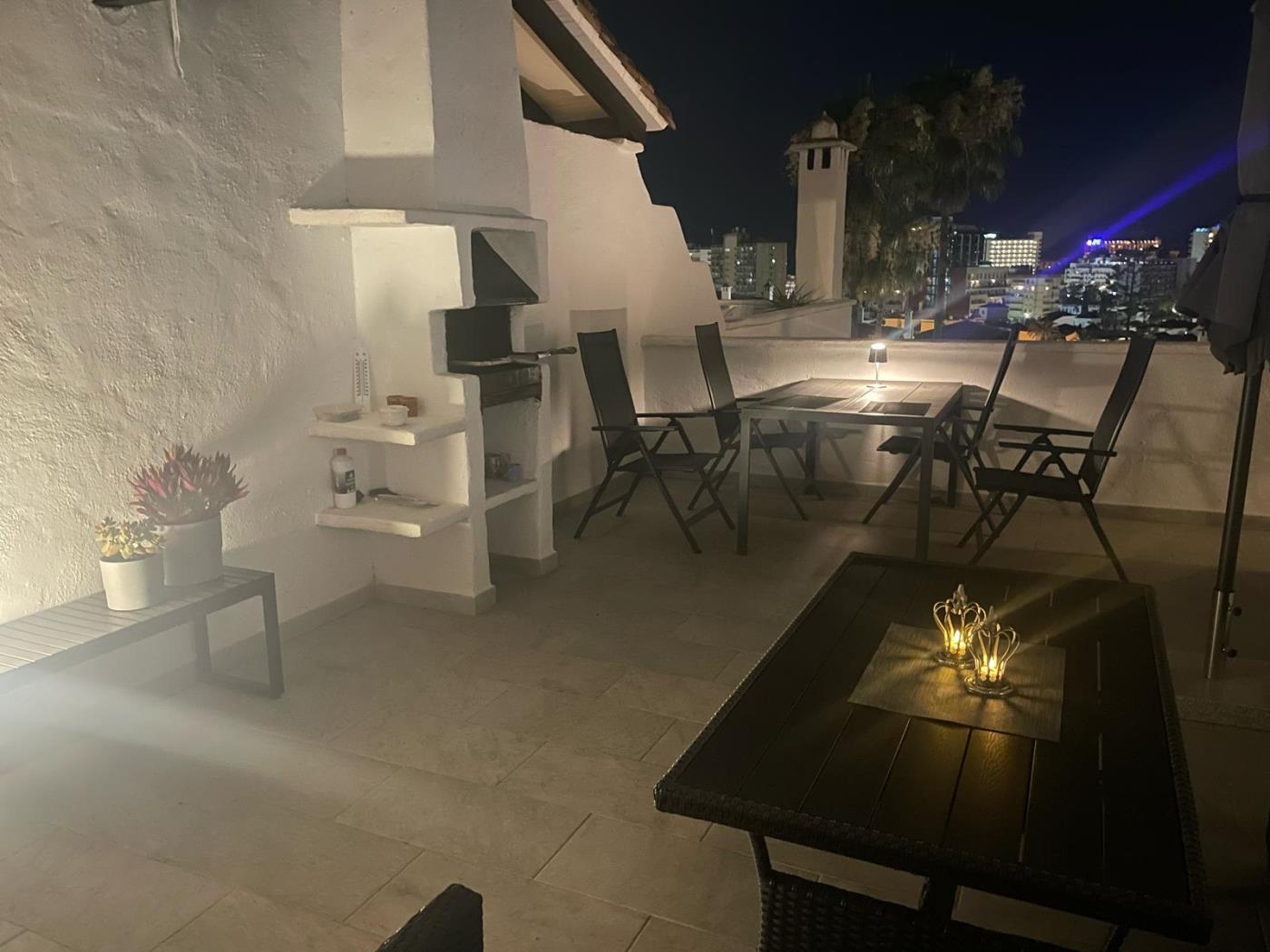 Charmant Pueblo Evita avec 2 lits à Benalmádena