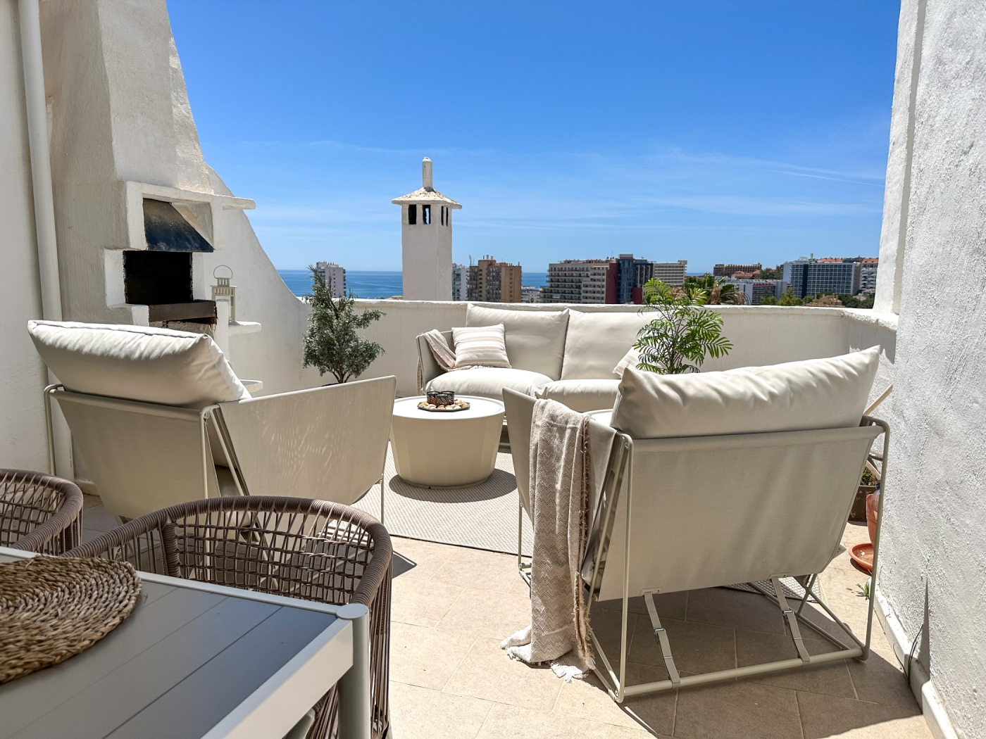 Elegante appartamento di 2 camere da letto con vista preziosa. in Benalmádena