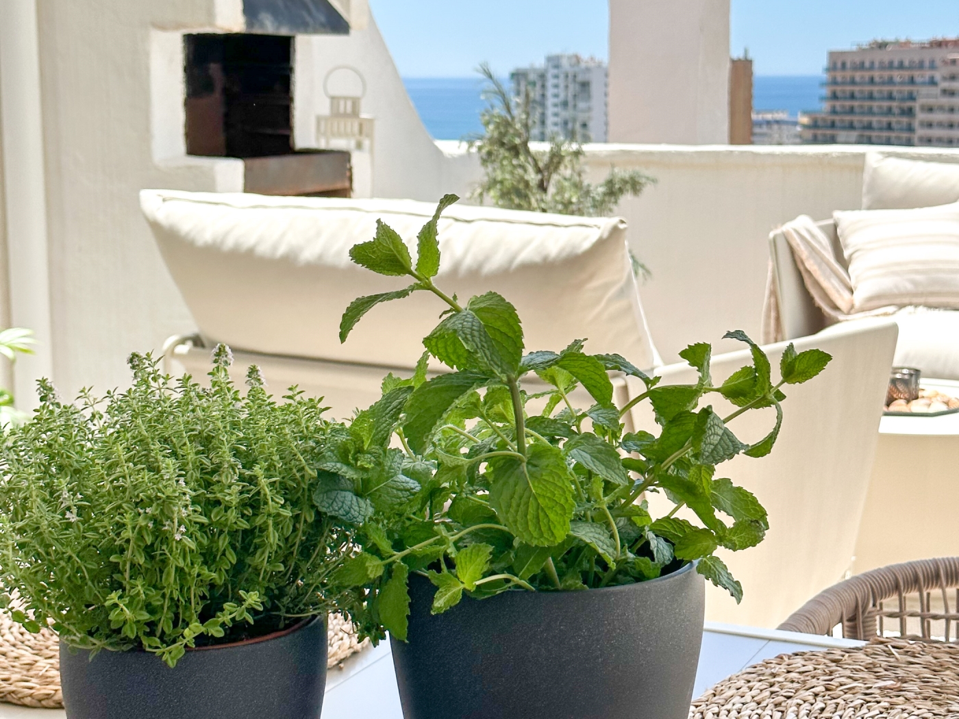 Elegante apartamento de 2 dormitorios con preciosas vistas. en Benalmádena