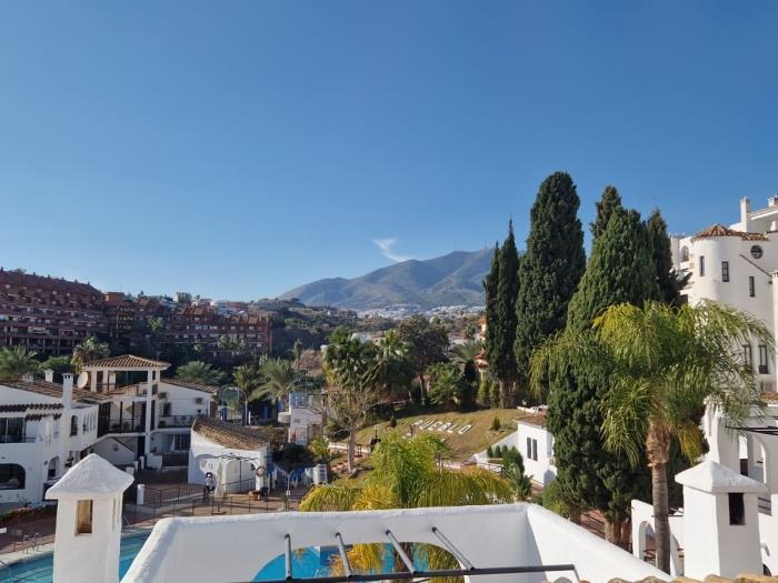 Vue sur la piscine, Pueblo Evita à Benalmádena