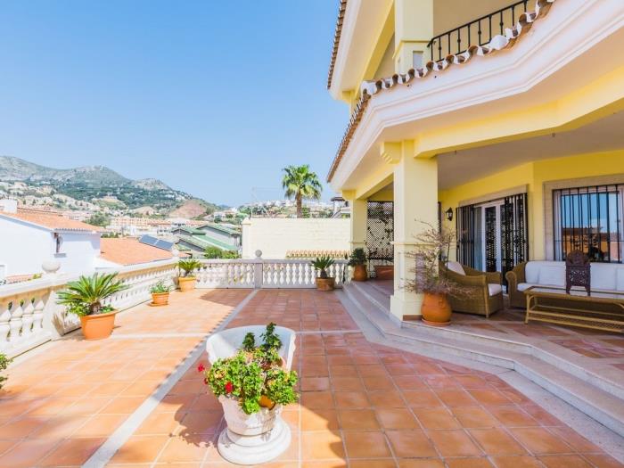 Stunning 6 Bed Villa in Malaga City in Málaga