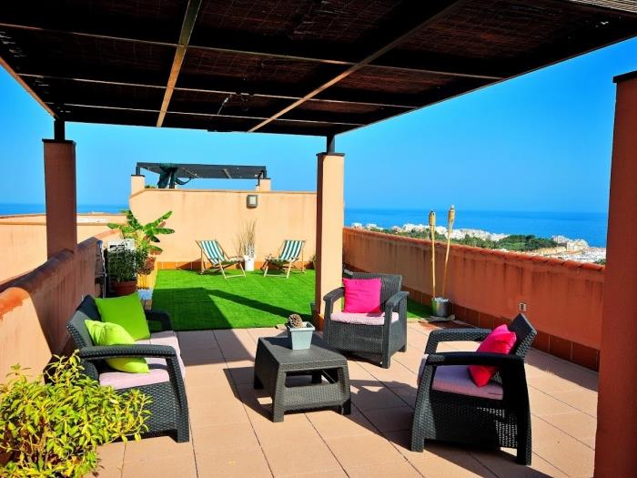 Impressive 2 Bed Penthouse Apartment with Great Views in Benalmádena