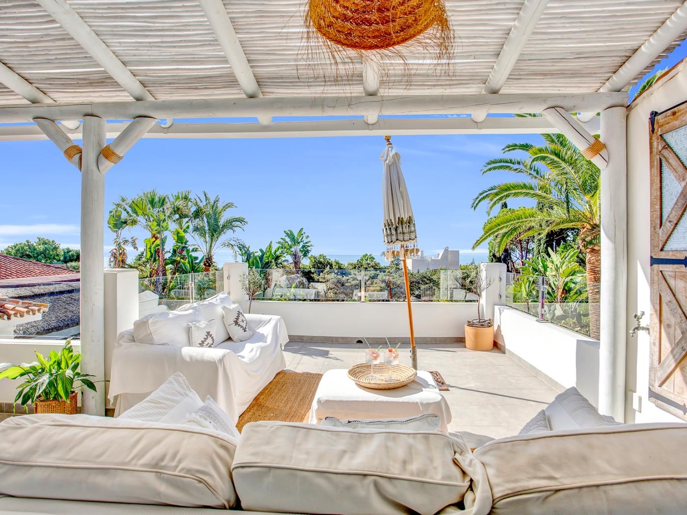 Amazing 6 Bed Villa, business opportunity. in Marbella