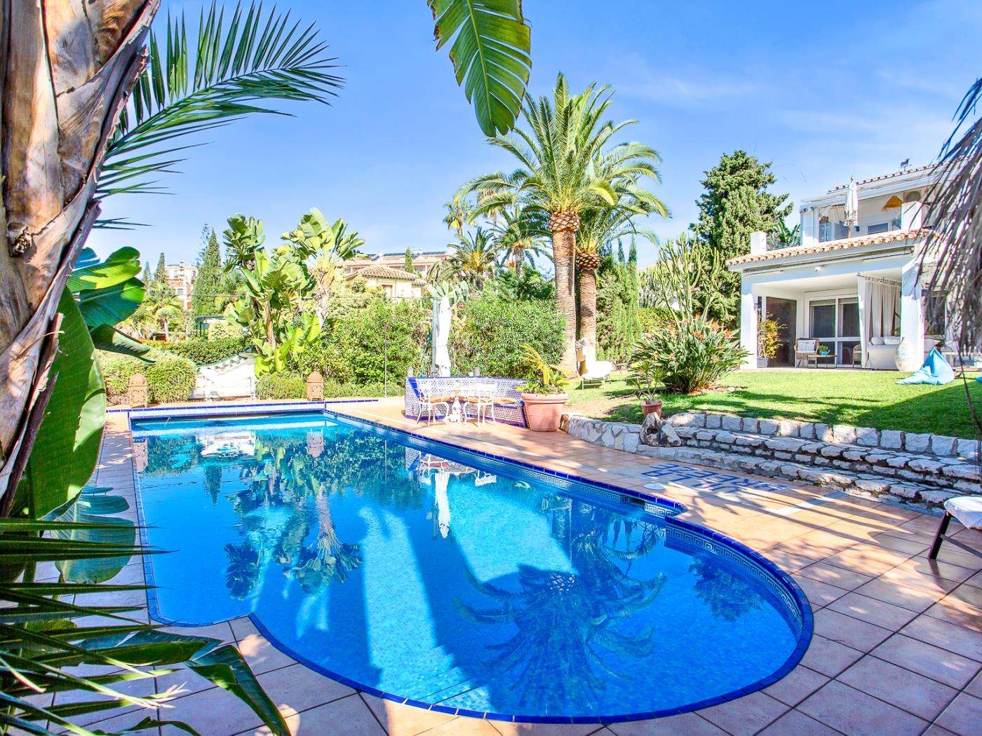 Amazing 6 Bed Villa, business opportunity. in Marbella