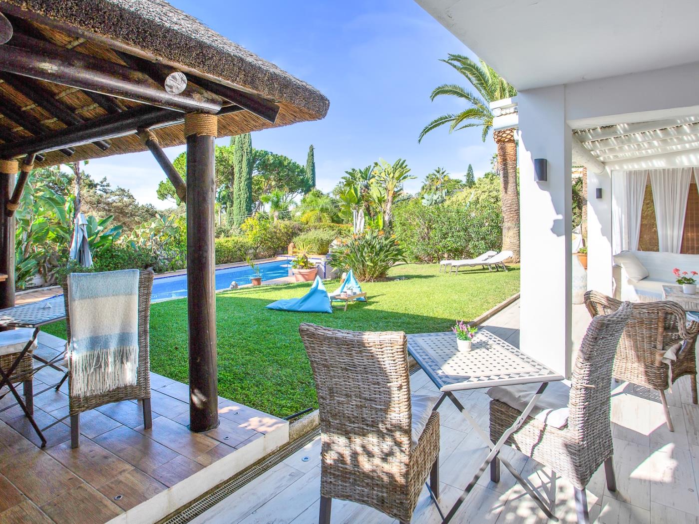 Increíble villa de 6 dormitorios, oportunidad de negocio. en Marbella