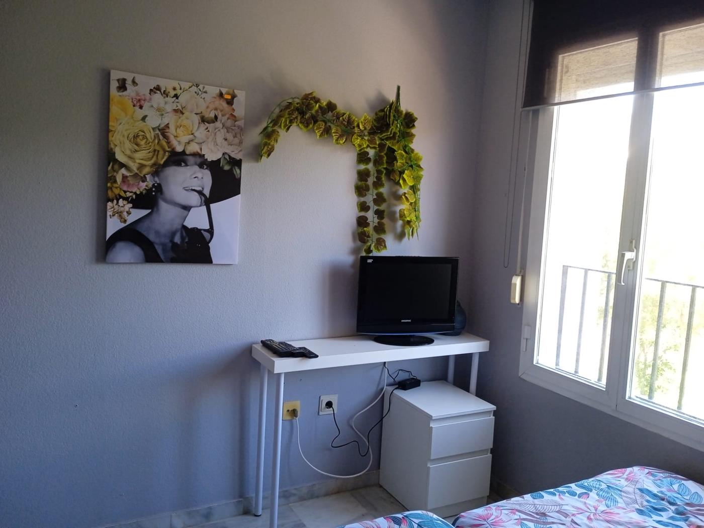 Apartamento de 1 dormitorio espacioso y tranquilo, en Benalmádena