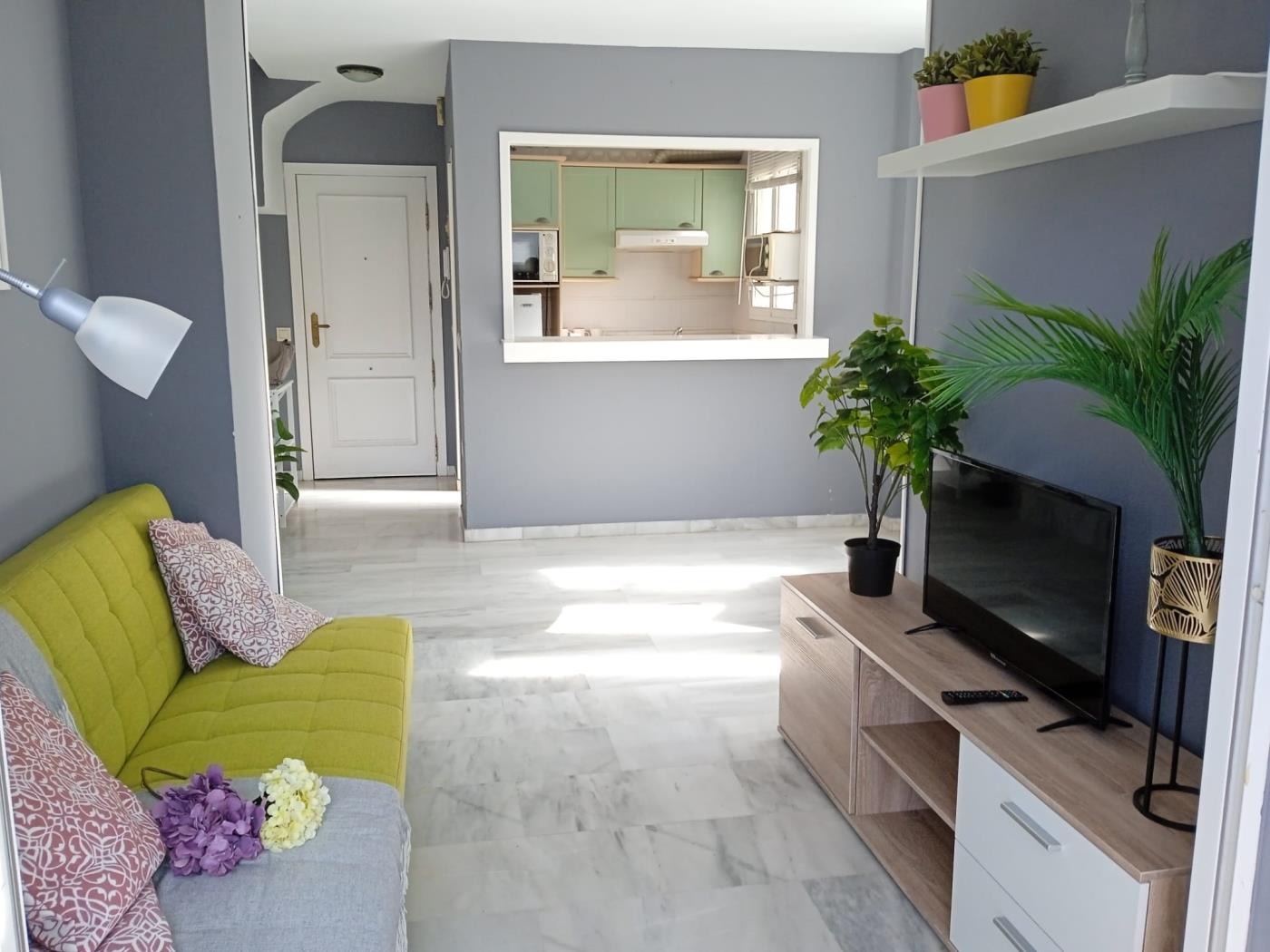 Apartamento de 1 dormitorio espacioso y tranquilo, en Benalmádena