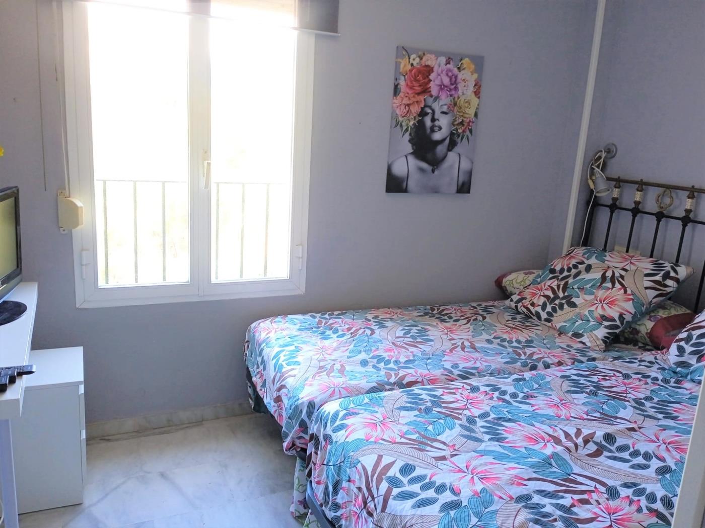 Apartamento de 1 dormitorio espacioso y tranquilo, en Benalmádena