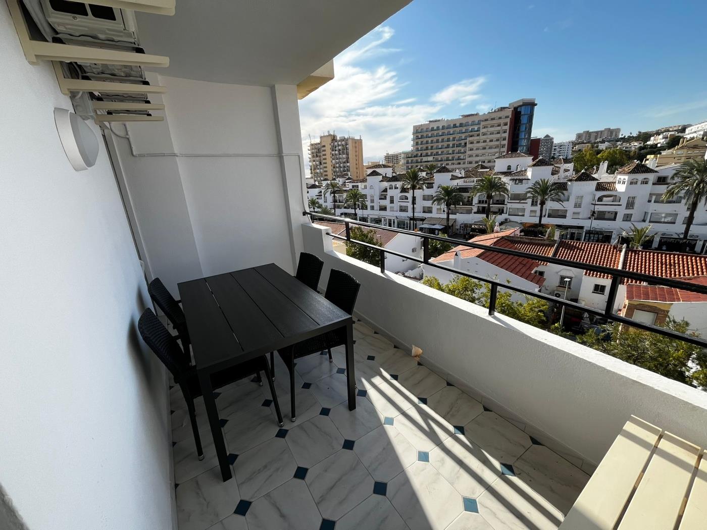 Charming 2 bed Benalmádena Costa in Benalmádena