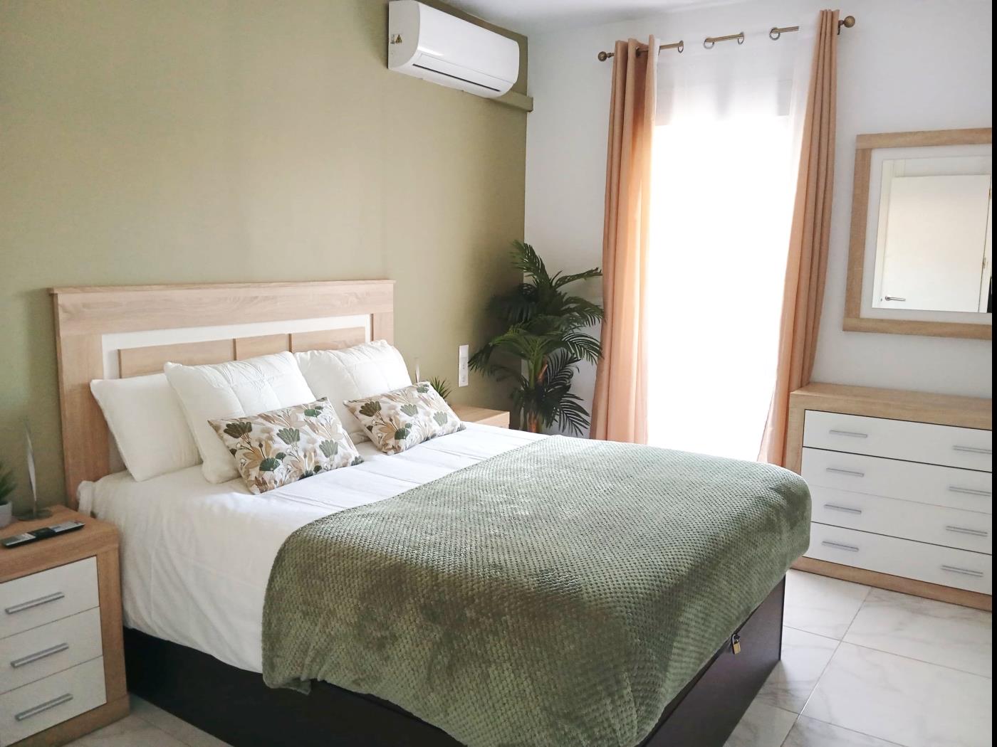 Appartement de luxe unique, 1 chambre et terrasse et jacuzzi, à Benalmádena