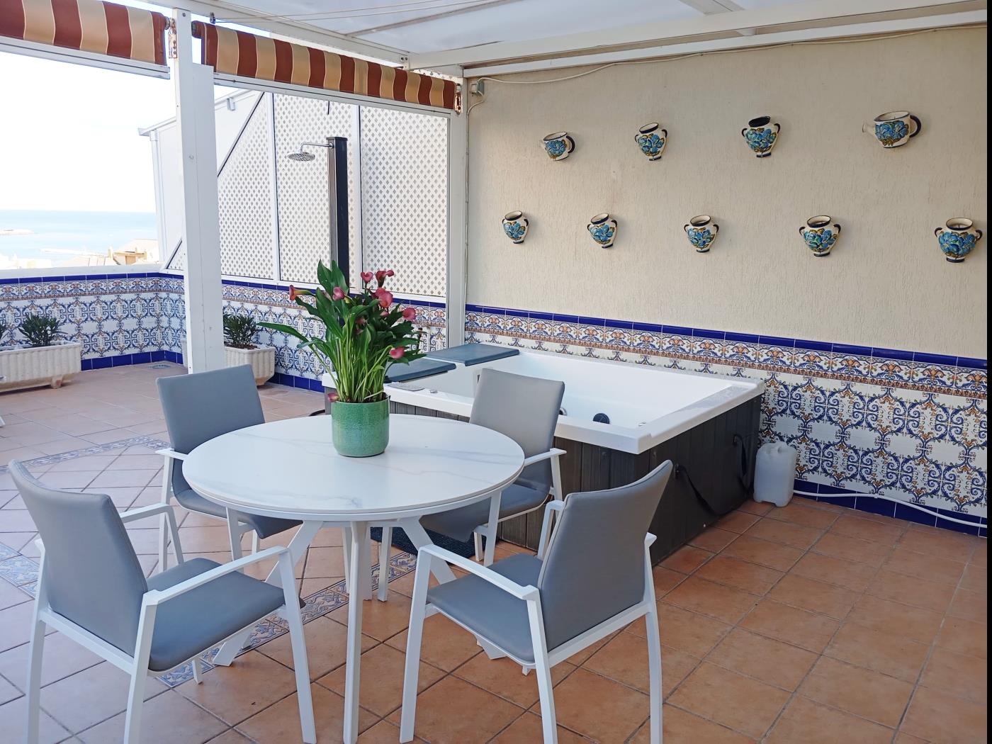 Appartement de luxe unique, 1 chambre et terrasse et jacuzzi, à Benalmádena