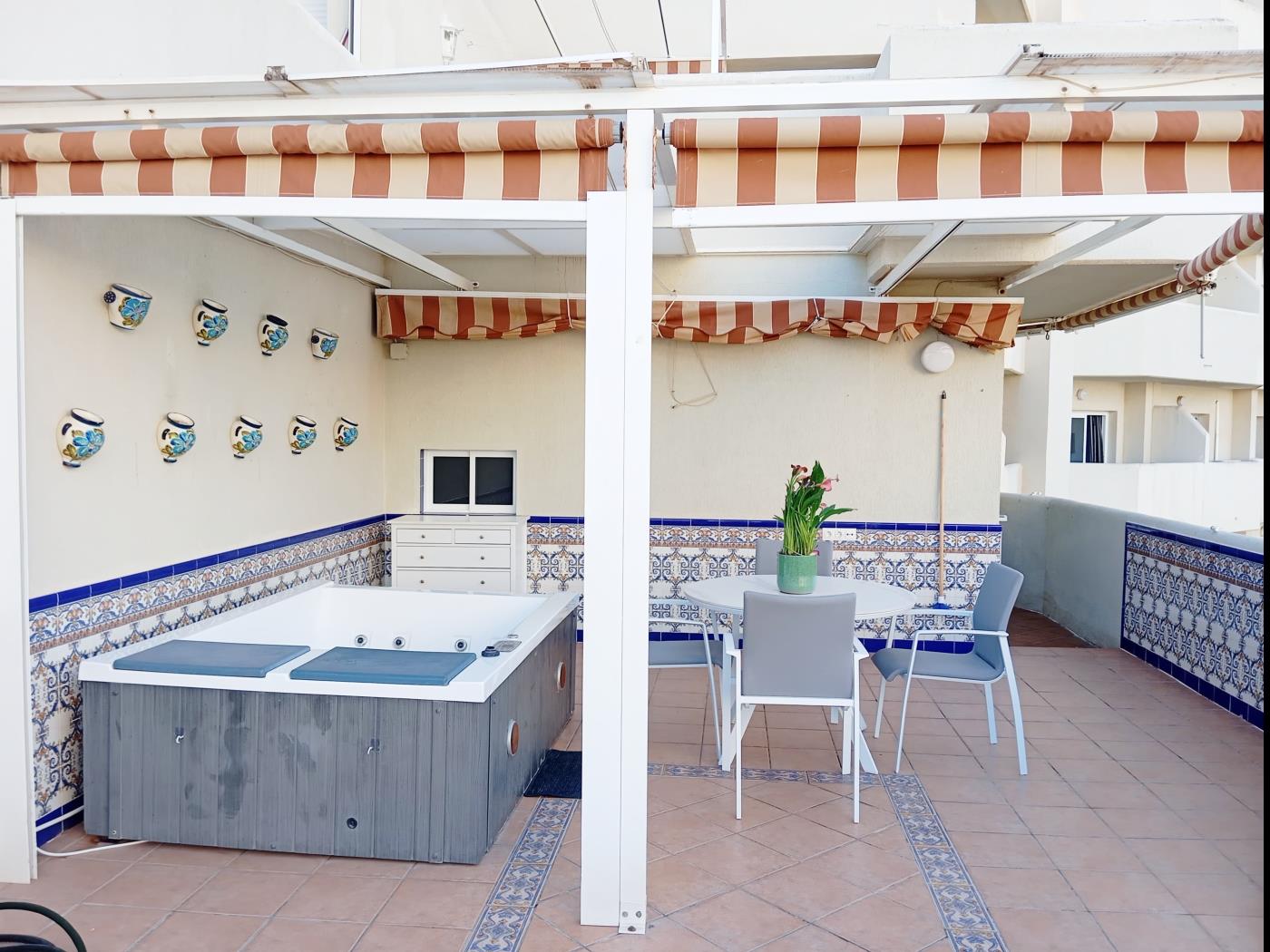 Appartement de luxe unique, 1 chambre et terrasse et jacuzzi, à Benalmádena