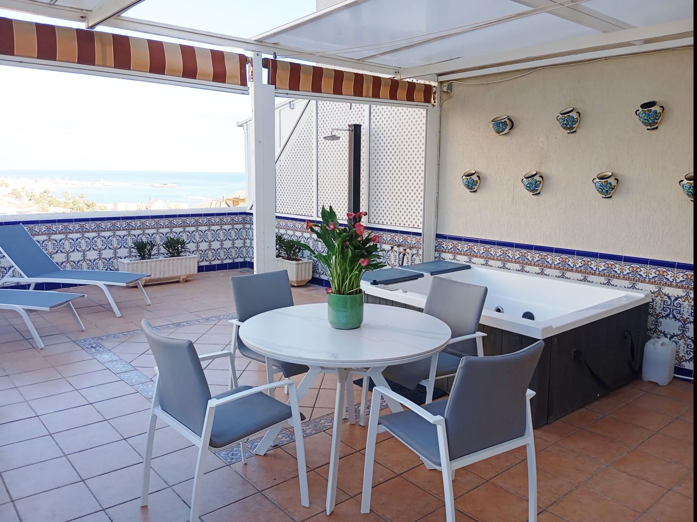 Appartement de luxe unique, 1 chambre et terrasse et jacuzzi, à Benalmádena