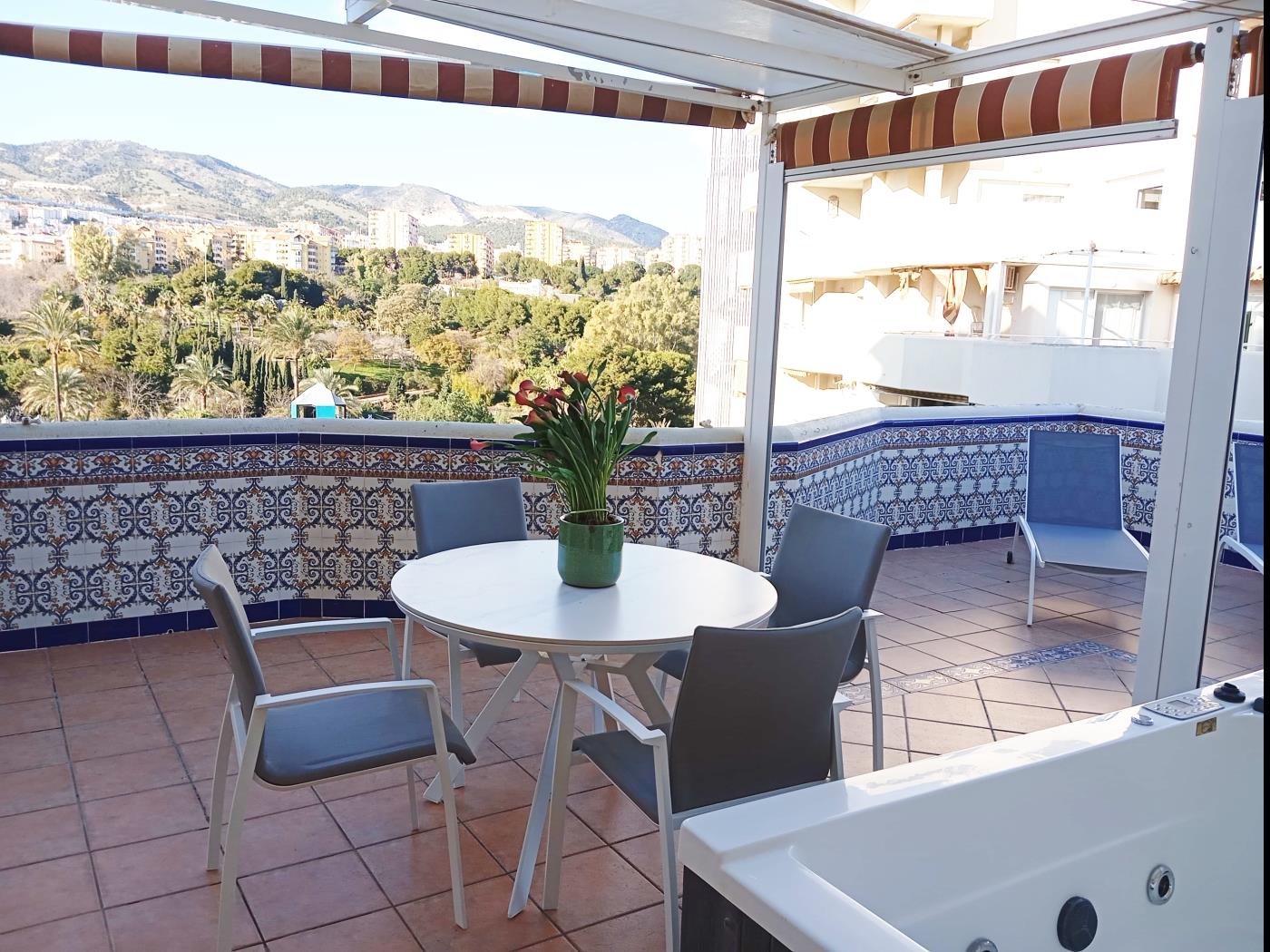 Apartamento de lujo único de 1 dorm. con amplia terraza y jacuzzi en Benalmádena