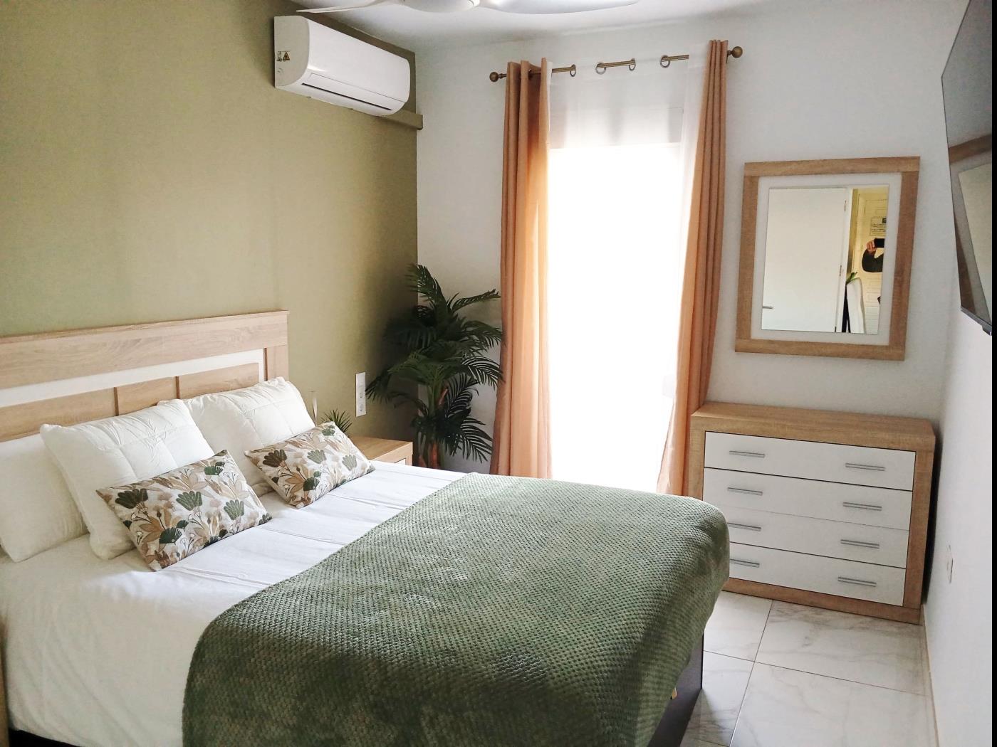 Appartement de luxe unique, 1 chambre et terrasse et jacuzzi, à Benalmádena