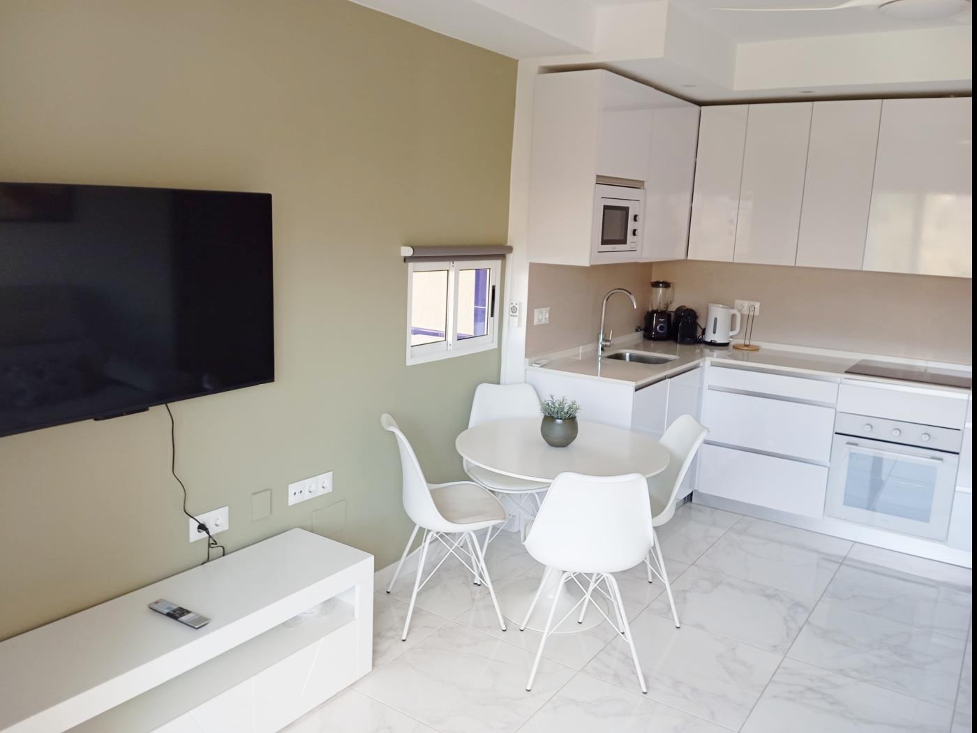 Appartement de luxe unique, 1 chambre et terrasse et jacuzzi, à Benalmádena