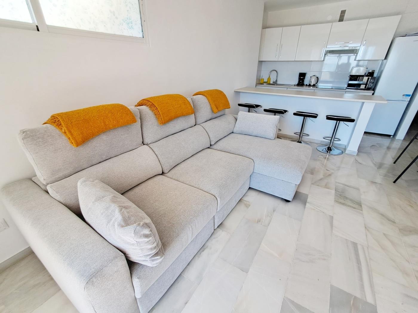 Beachfront Bliss in Torremuelle – Newly Renovated 2-Bedroom Apart in Benalmádena