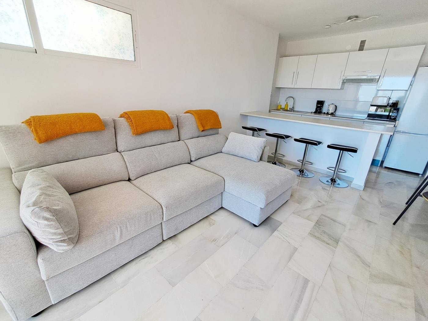 Beachfront Bliss in Torremuelle – Newly Renovated 2-Bedroom Apart in Benalmádena