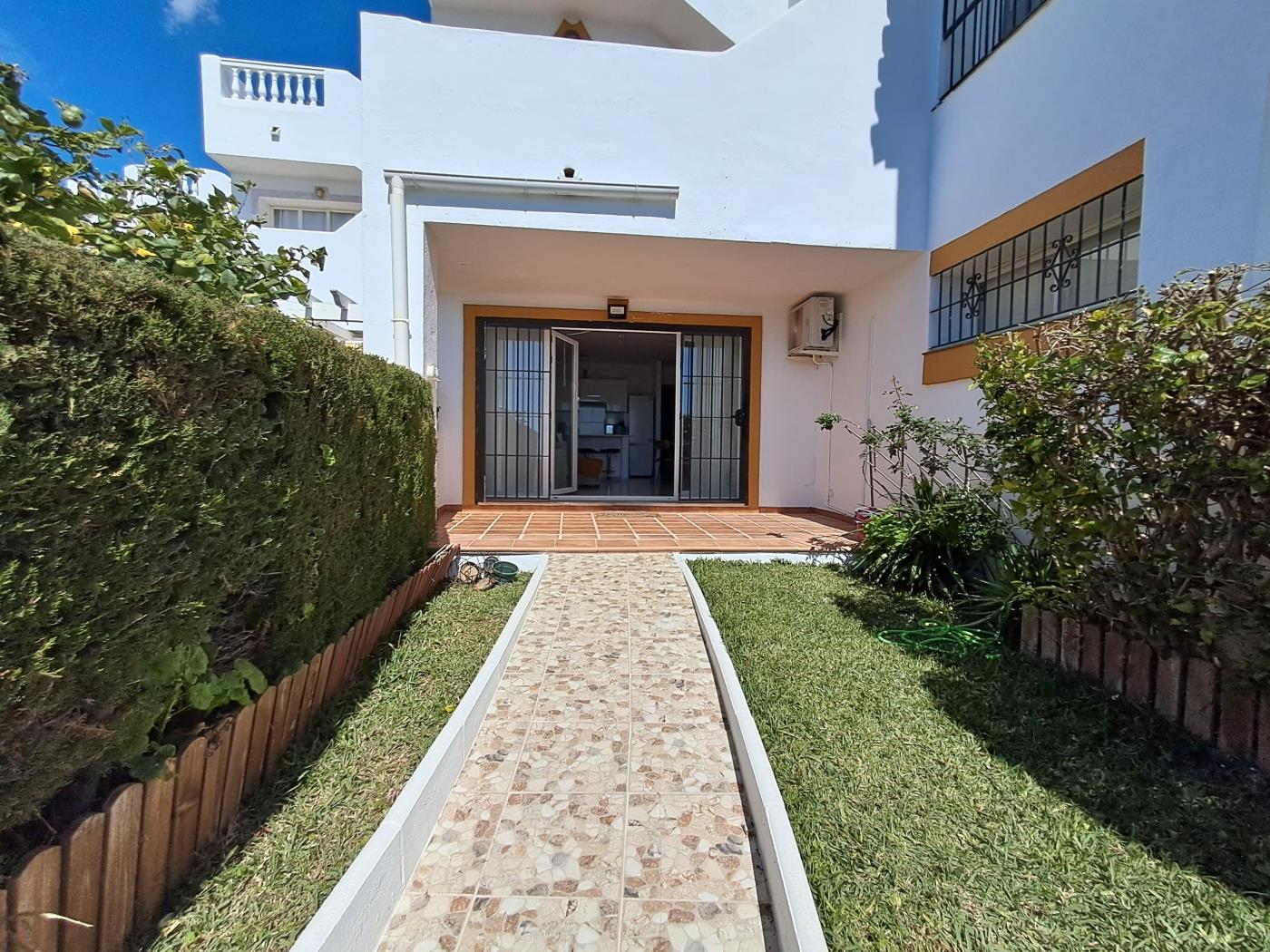 Beachfront Bliss in Torremuelle – Newly Renovated 2-Bedroom Apart in Benalmádena