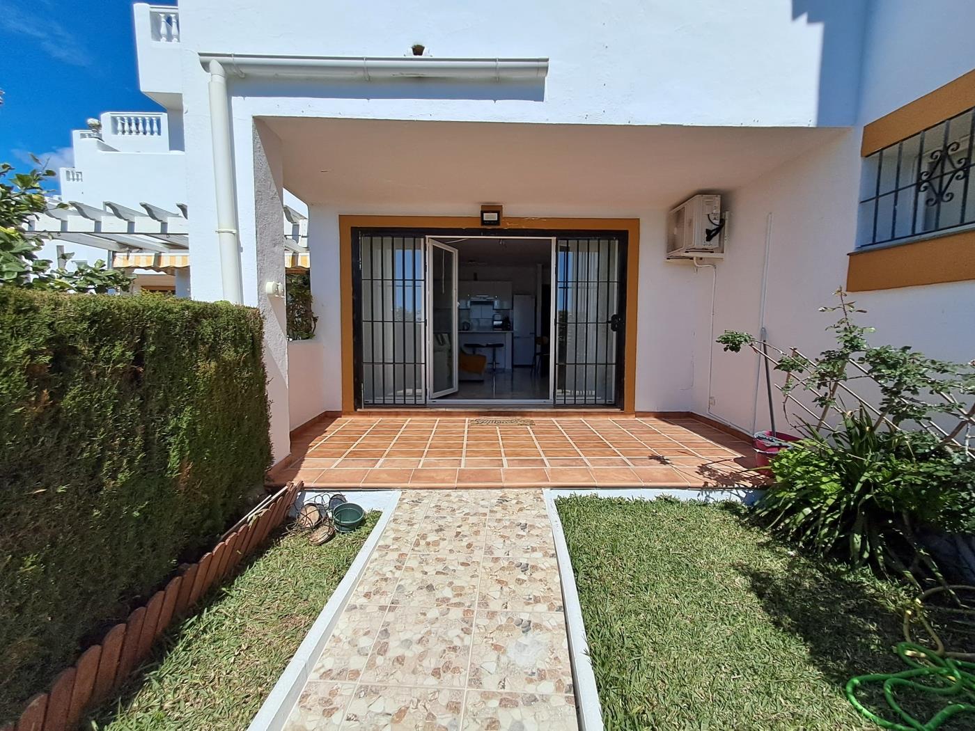 Beachfront Bliss in Torremuelle – Newly Renovated 2-Bedroom Apart in Benalmádena