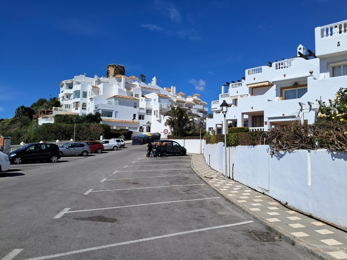 Beachfront Bliss in Torremuelle – Newly Renovated 2-Bedroom Apart in Benalmádena