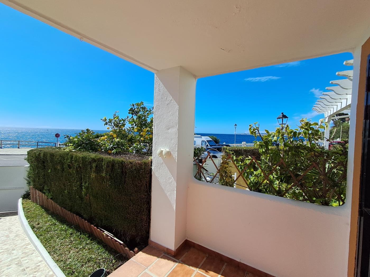 Beachfront Bliss in Torremuelle – Newly Renovated 2-Bedroom Apart in Benalmádena