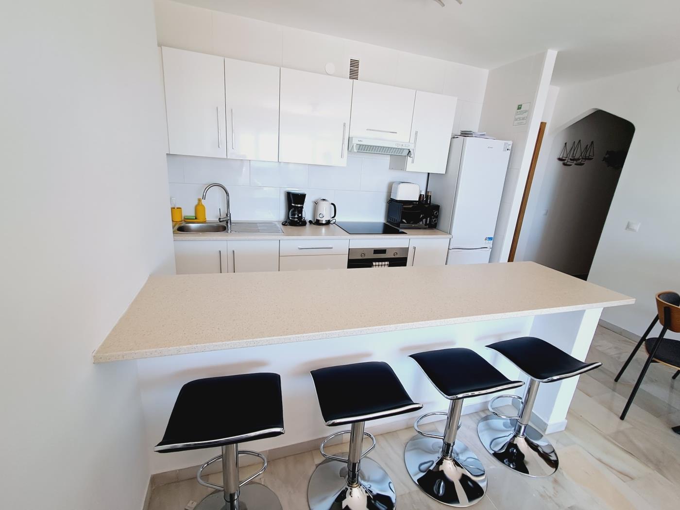 Beachfront Bliss in Torremuelle – Newly Renovated 2-Bedroom Apart in Benalmádena