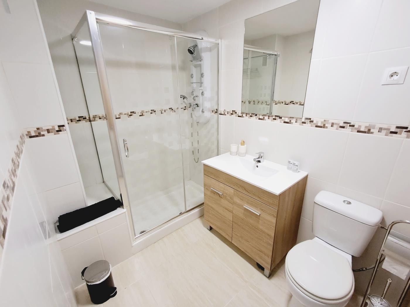 Beachfront Bliss in Torremuelle – Newly Renovated 2-Bedroom Apart in Benalmádena