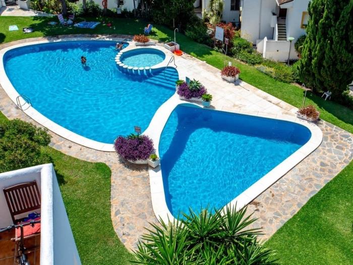 Beachfront Bliss in Torremuelle – Newly Renovated 2-Bedroom Apart in Benalmádena