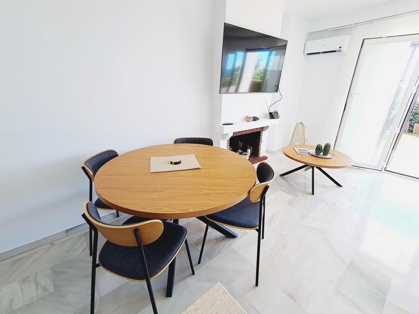 Beachfront Bliss in Torremuelle – Newly Renovated 2-Bedroom Apart in Benalmádena
