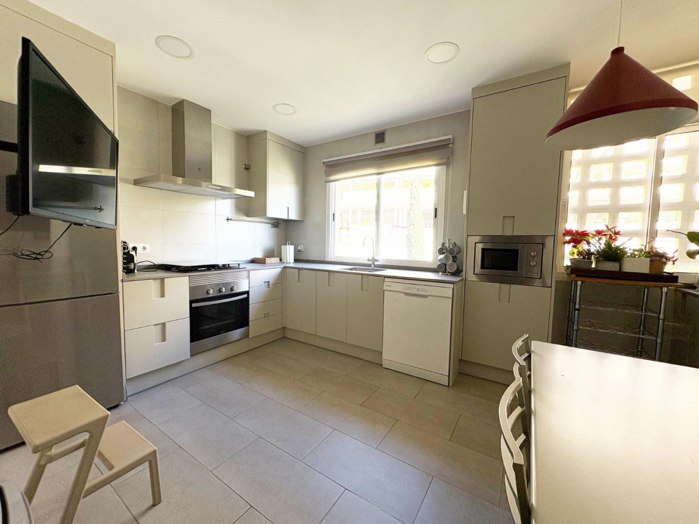 Larga duración : 3 dorm dúplex: gran terraza privada, parking en Benalmádena