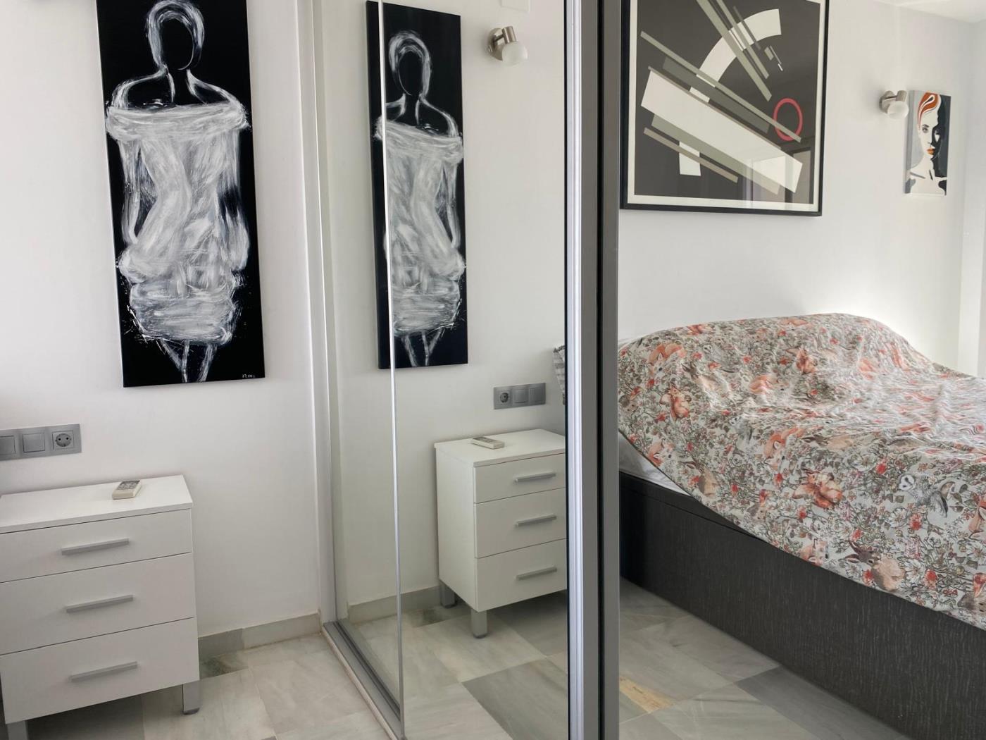 2 bed apartment with two terraces, sea-views and parking! in Benalmádena
