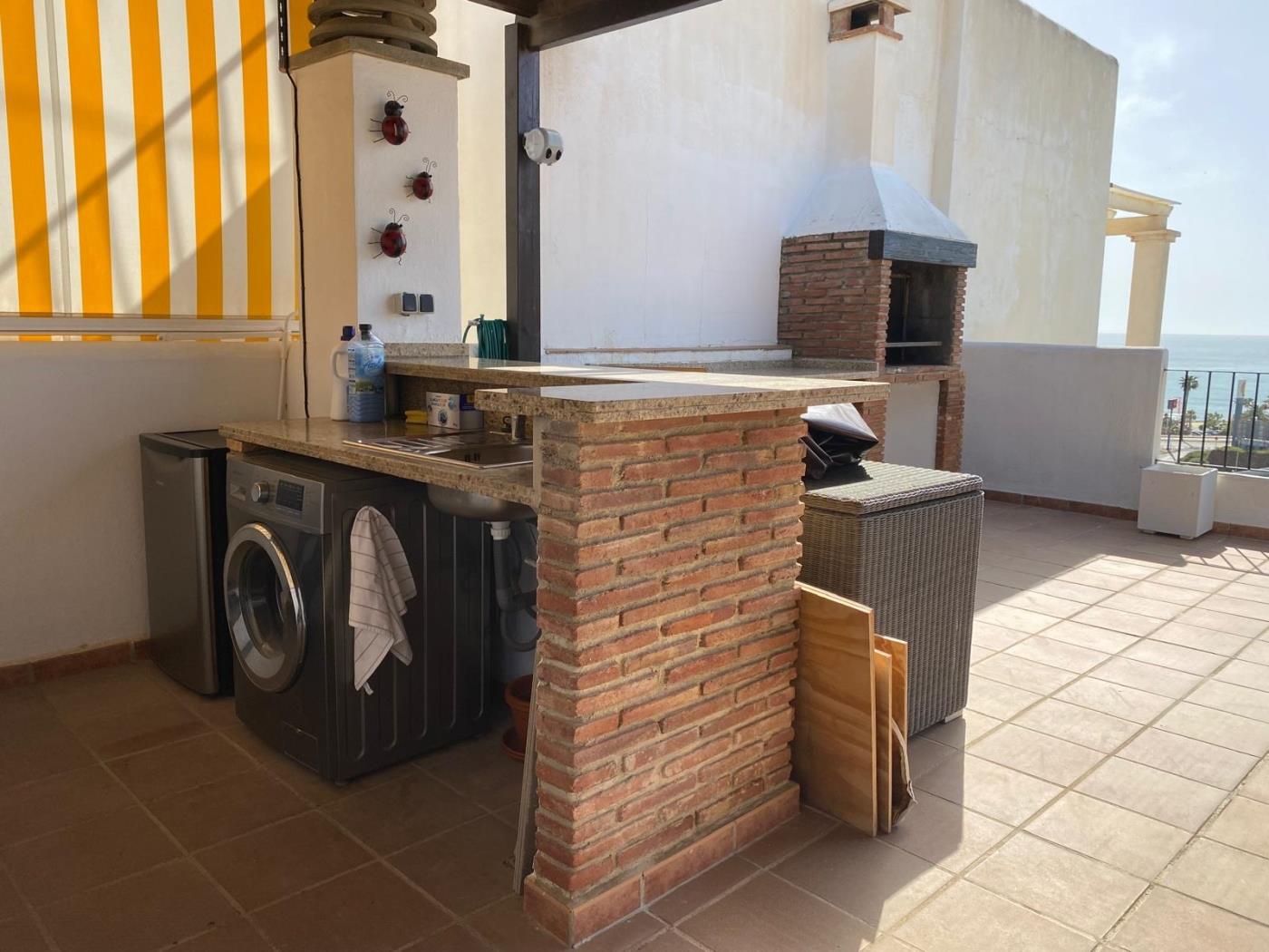 2 bed apartment with two terraces, sea-views and parking! in Benalmádena