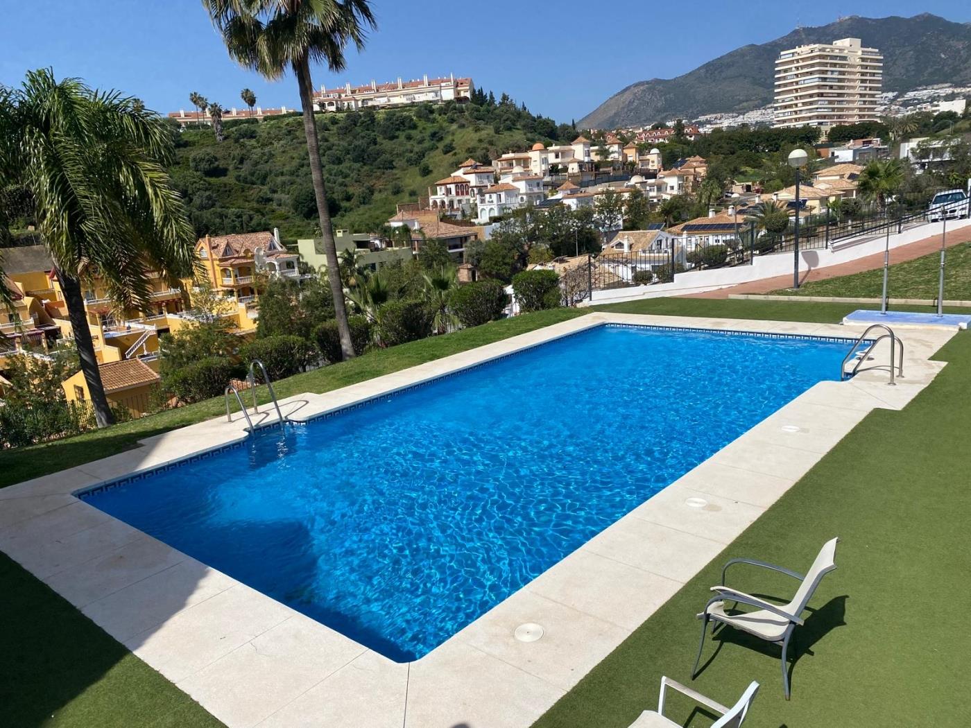 2 bed apartment with two terraces, sea-views and parking! in Benalmádena