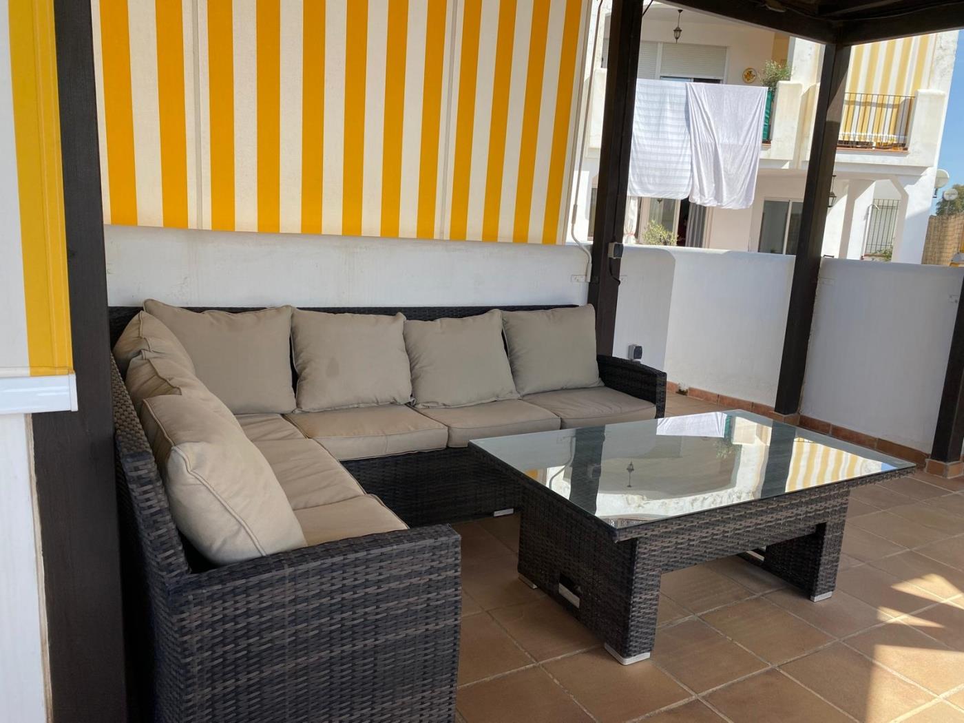 2 bed apartment with two terraces, sea-views and parking! in Benalmádena