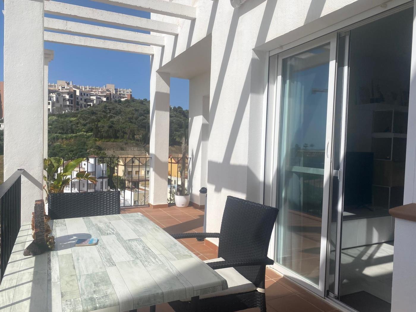 2 bed apartment with two terraces, sea-views and parking! in Benalmádena