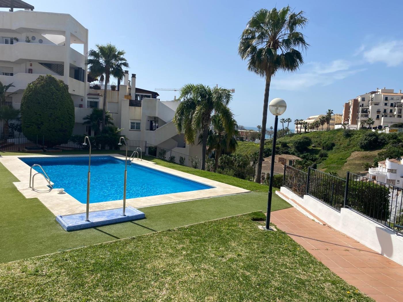 2 bed apartment with two terraces, sea-views and parking! in Benalmádena