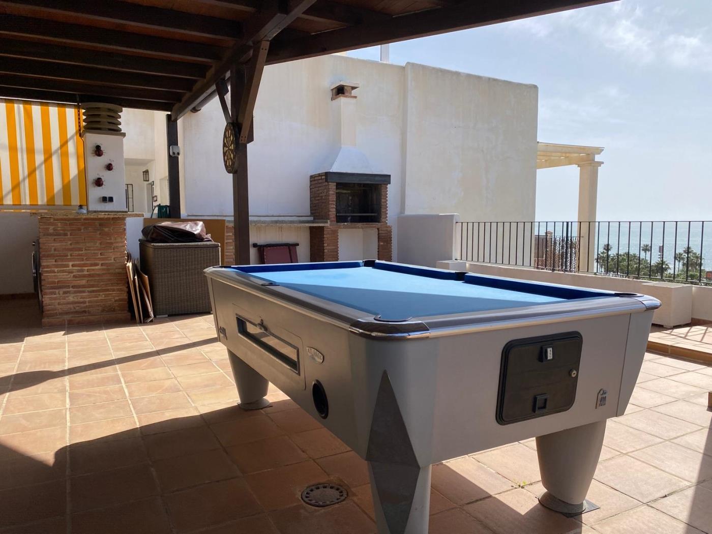 2 bed apartment with two terraces, sea-views and parking! in Benalmádena