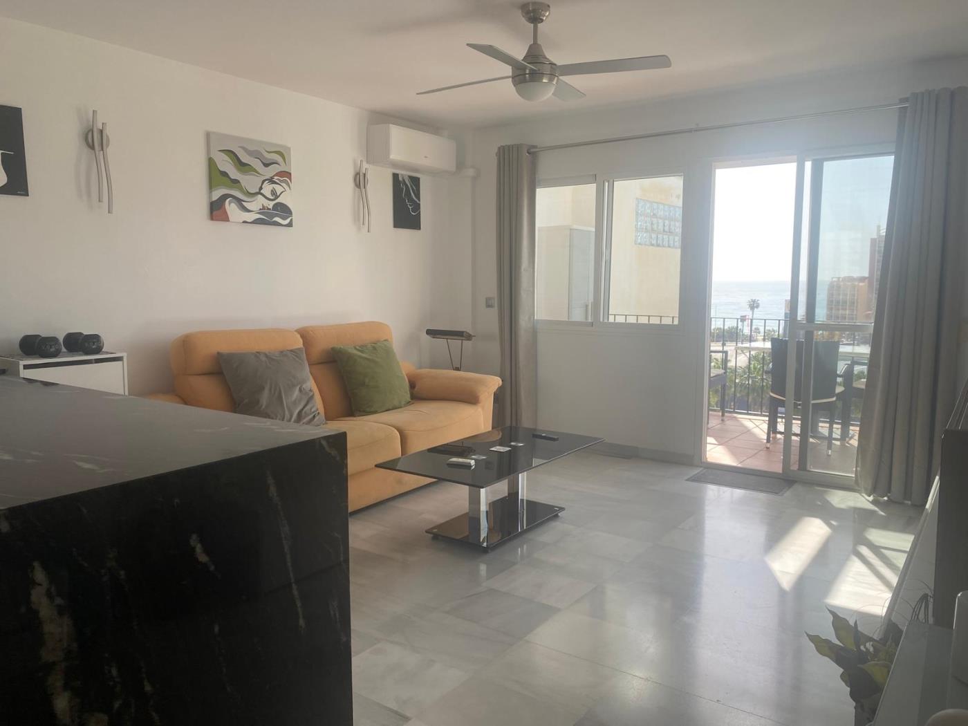 2 bed apartment with two terraces, sea-views and parking! in Benalmádena