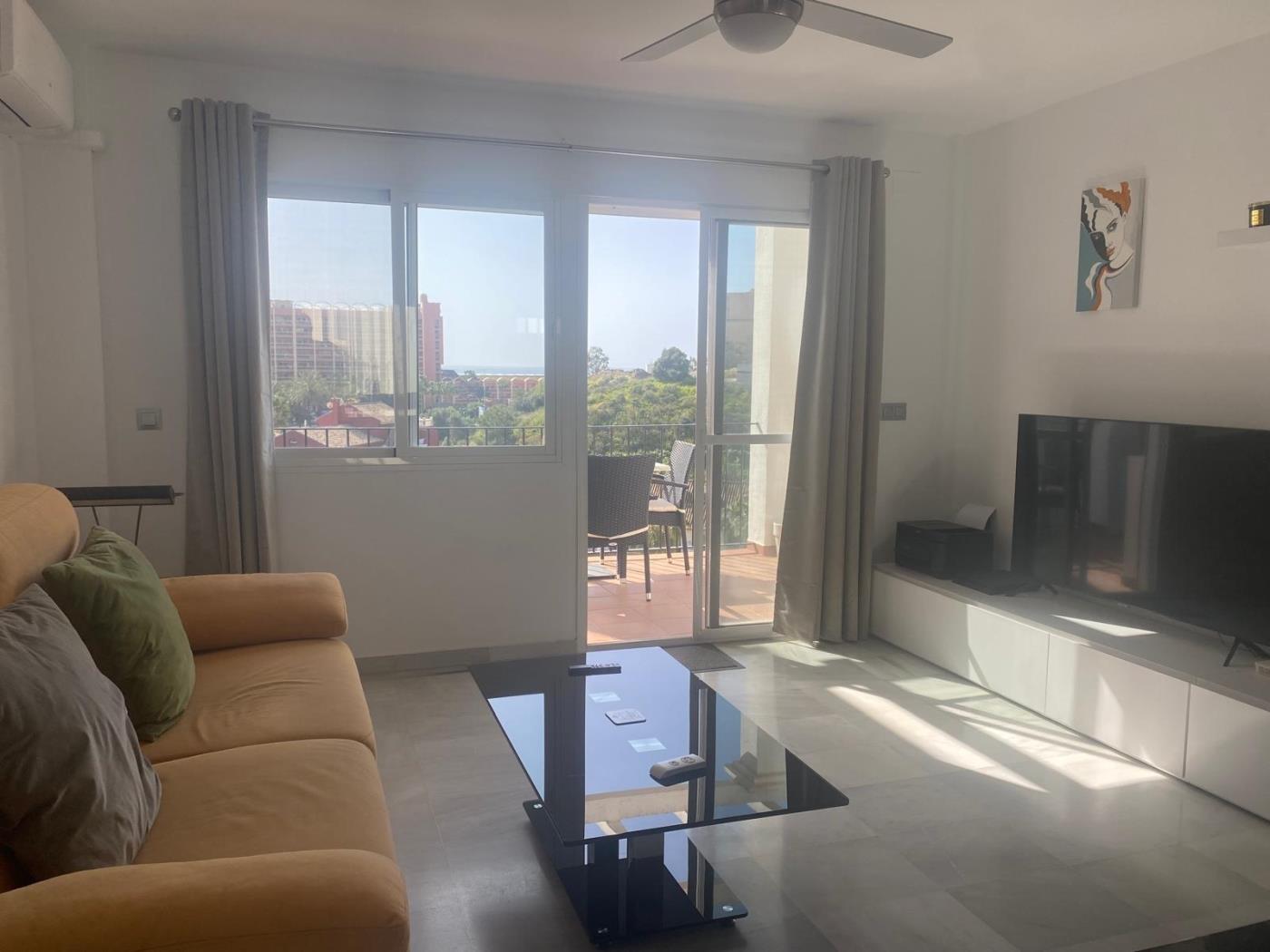 2 bed apartment with two terraces, sea-views and parking! in Benalmádena