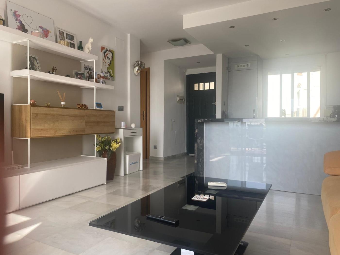 2 bed apartment with two terraces, sea-views and parking! in Benalmádena