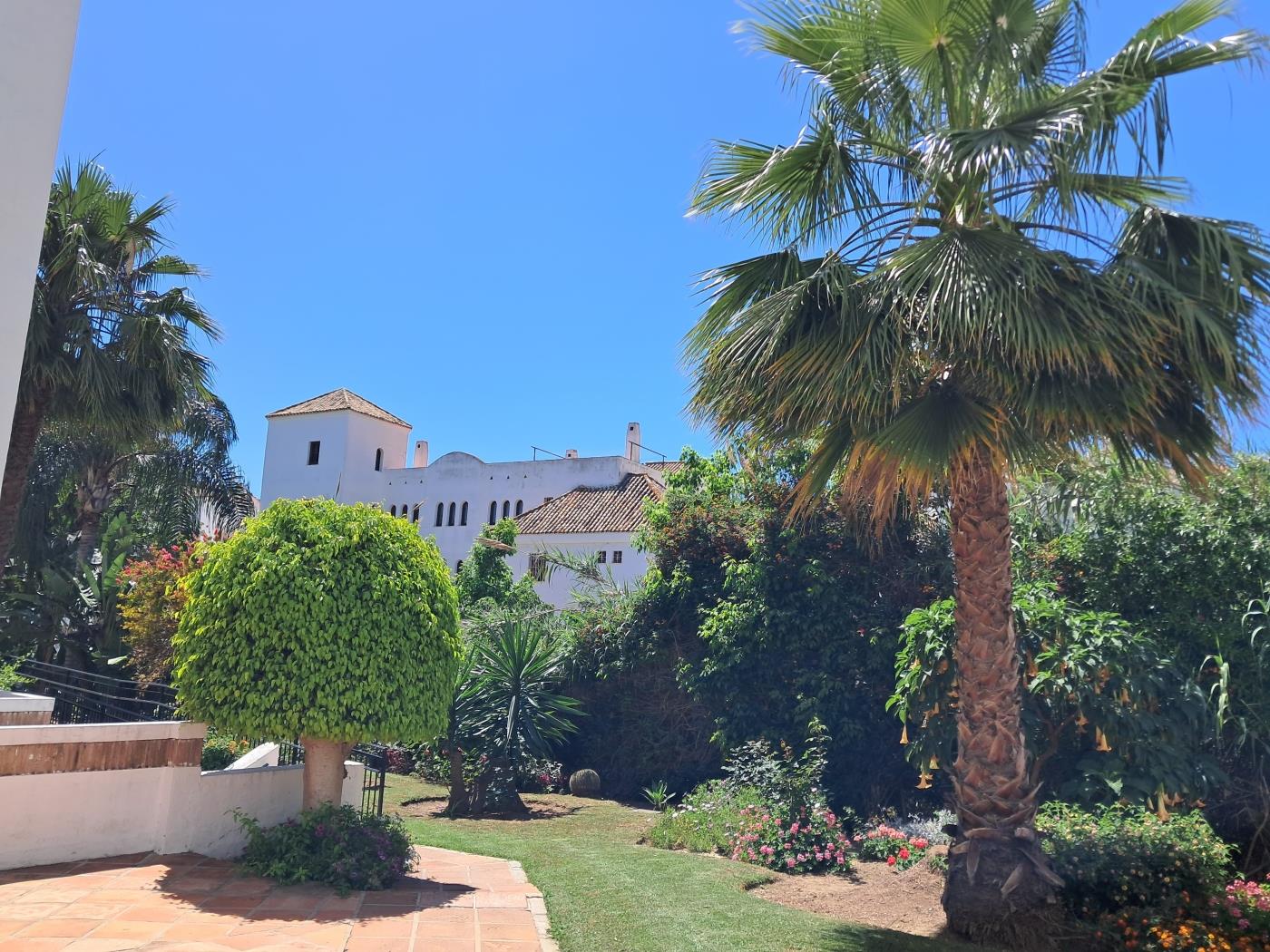 2 dormitorios con vistas a la piscina en Benalmádena en Benalmádena