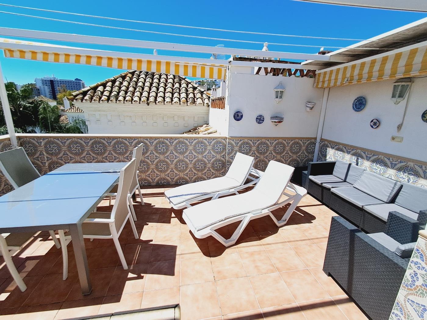 2 dormitorios con vistas a la piscina en Benalmádena en Benalmádena