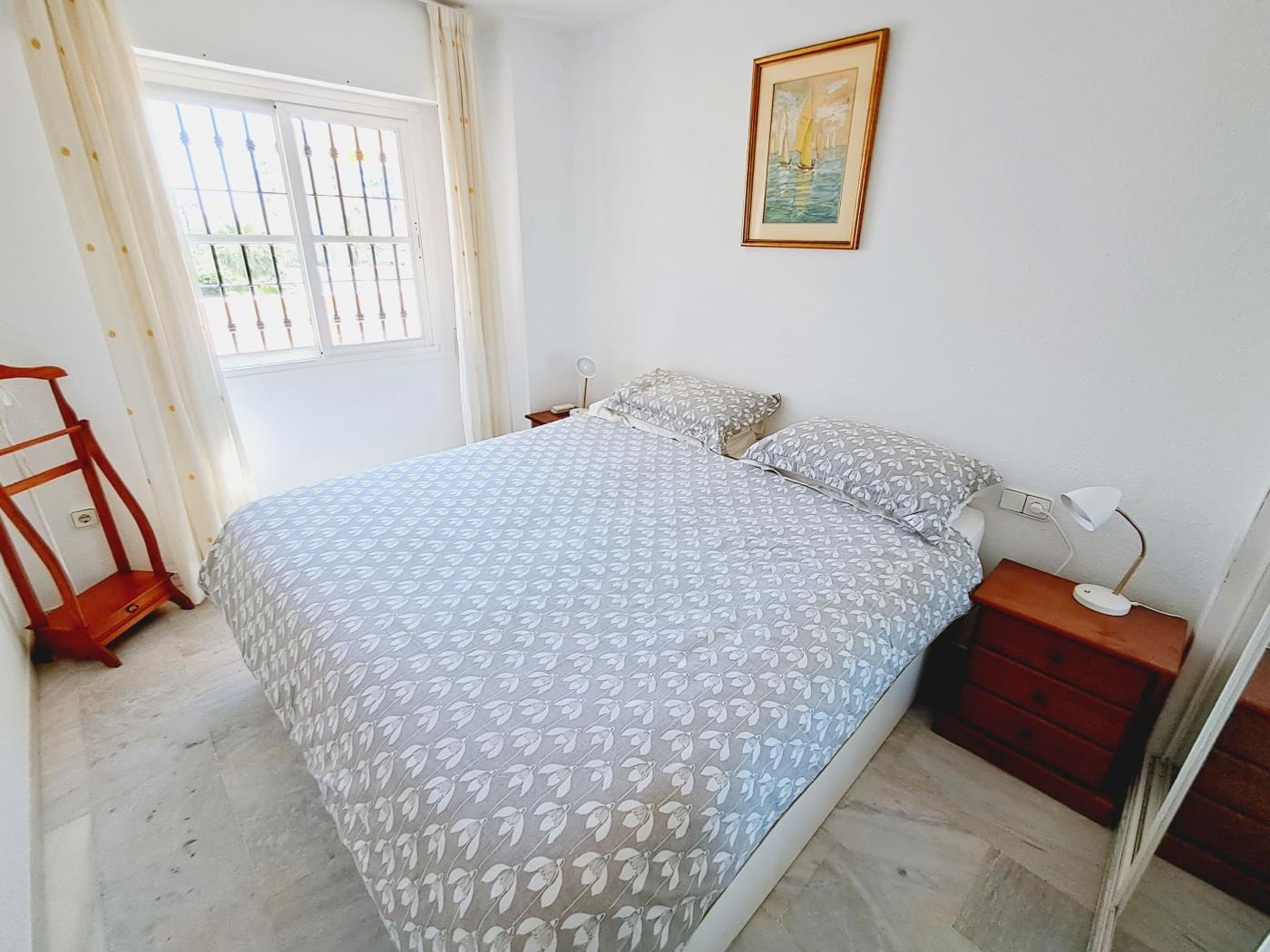 2 dormitorios con vistas a la piscina en Benalmádena en Benalmádena