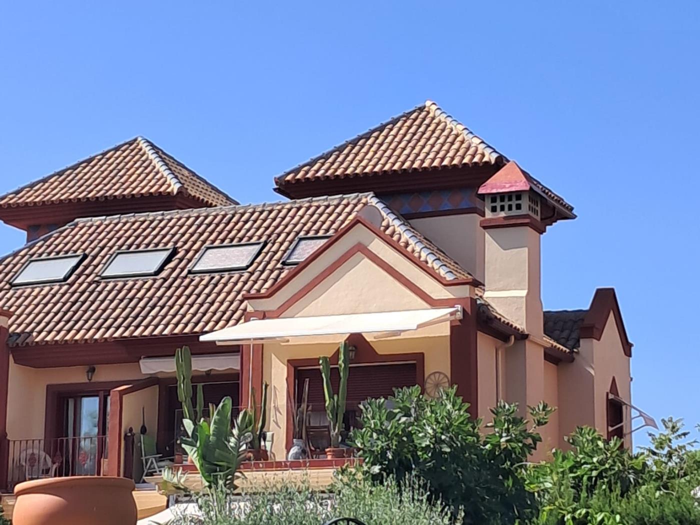 Luxury 4-Bedroom Semi-Detached Home with Premium Features. in Benalmádena
