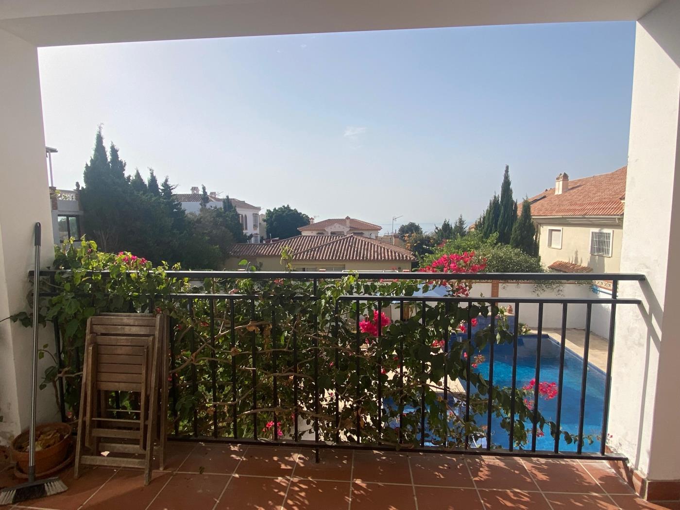 Encantadora villa de 4 dormitorios en Calle Cómpeta en Benalmádena