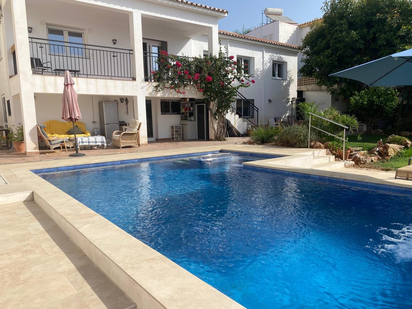 Encantadora villa de 4 dormitorios en Calle Cómpeta en Benalmádena
