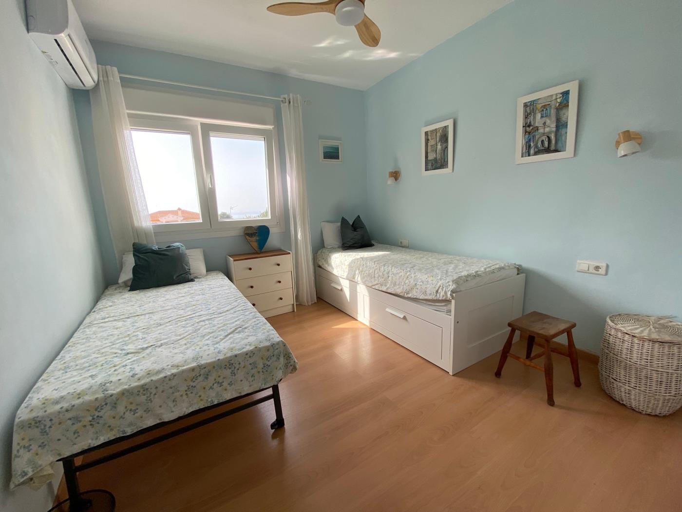 Encantadora villa de 4 dormitorios en Calle Cómpeta en Benalmádena