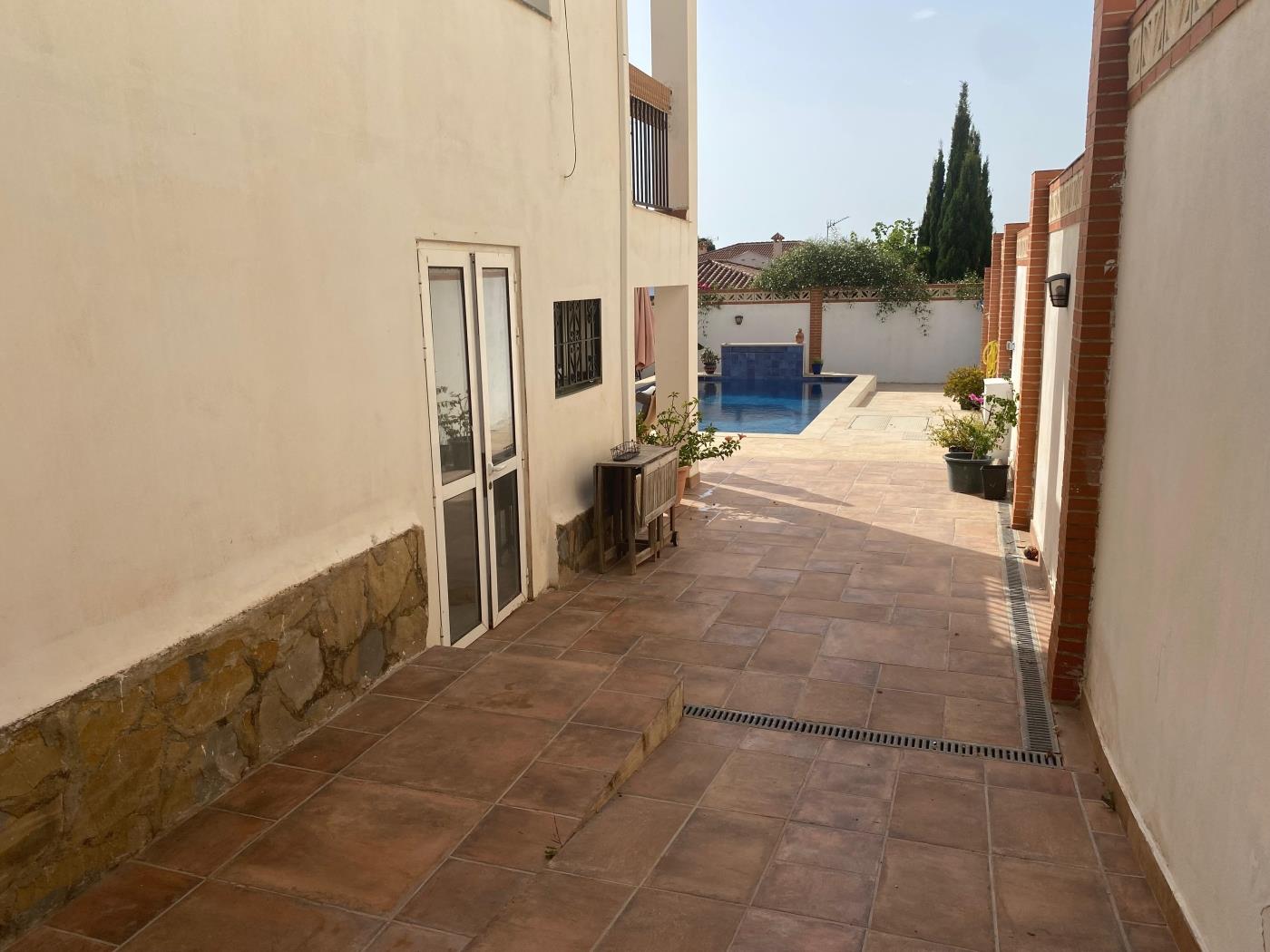 Encantadora villa de 4 dormitorios en Calle Cómpeta en Benalmádena